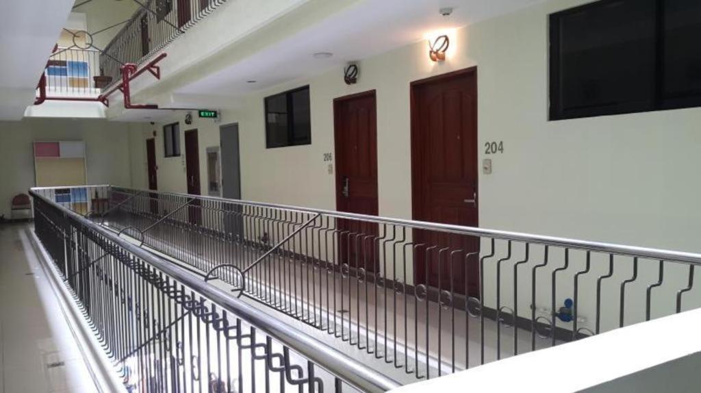Time Travellers Hotel Manila Exterior photo